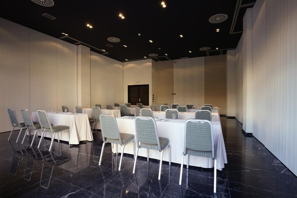 Holiday Inn Madrid - Las Tablas By Ihg Exterior photo