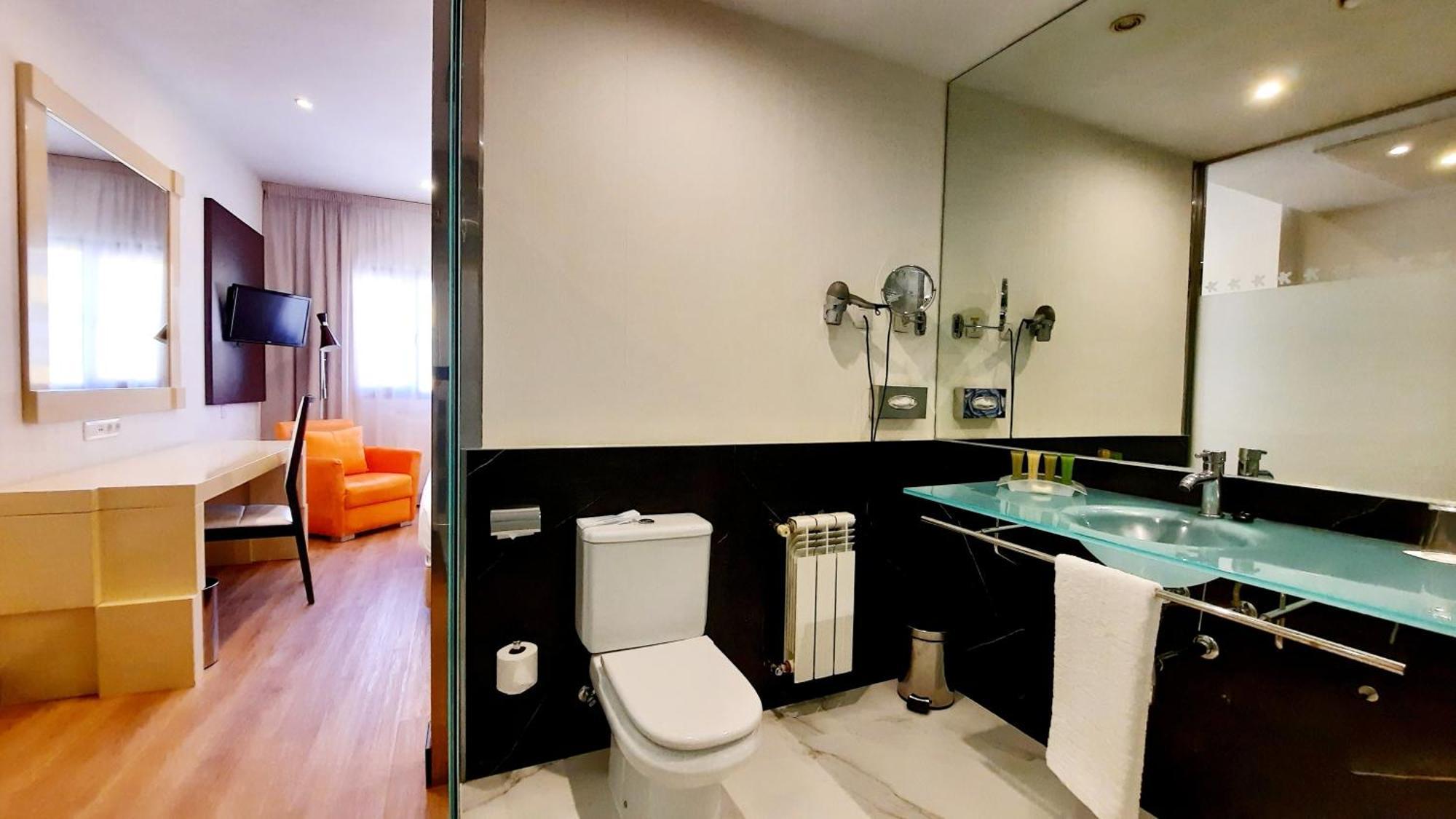 Holiday Inn Madrid - Las Tablas By Ihg Exterior photo